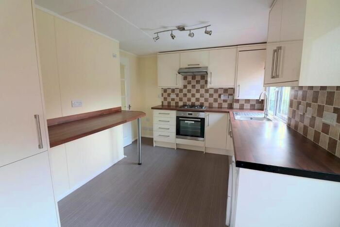 2 Bedroom Mobile/park Home To Rent In Westbourne Park, Luton, Bedfordshire LU3