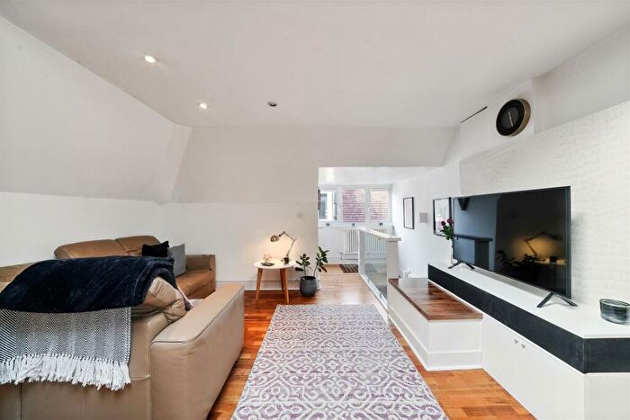 2 Bedroom Flat For Sale In Dartmouth Road, London, NW2