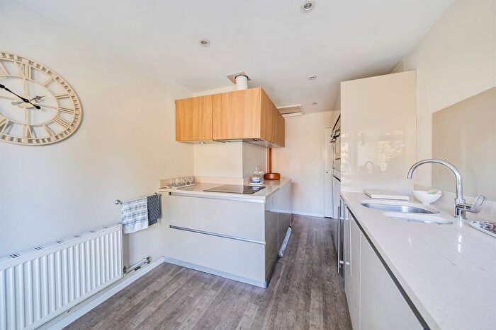 3 Bedroom Flat For Sale In John Ruskin Street, London, SE5