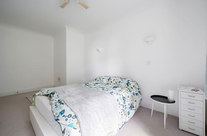 2 Bedroom Flat For Sale In Oakwood Close, Otterbourne, Winchester, Hampshire, SO21