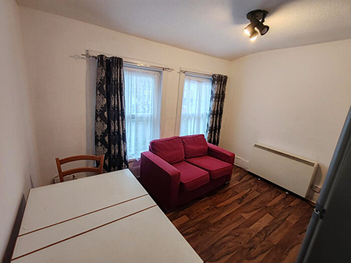 1 Bedroom Flat To Rent In Mansfield Road, Flat, St Floor, Ilford, IG1