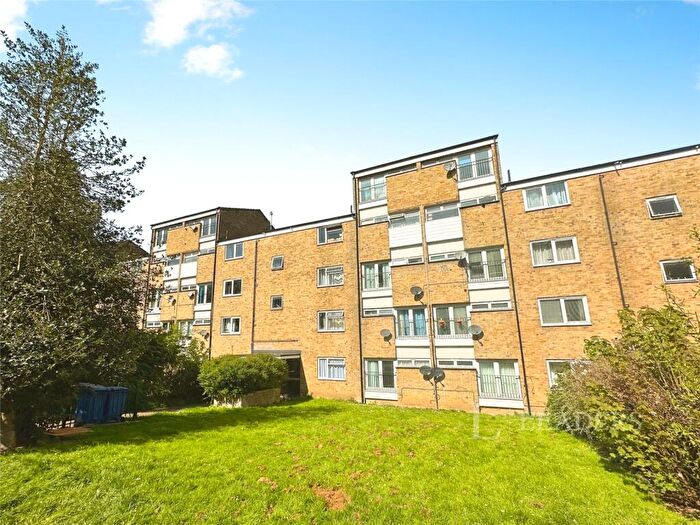 2 Bedroom Apartment For Sale In Morley Grove, Harlow, Essex, CM20