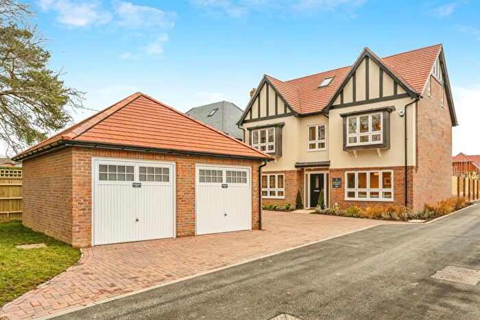 5 Bedroom Detached House For Sale In Folders Lane, Burgess Hill, RH15