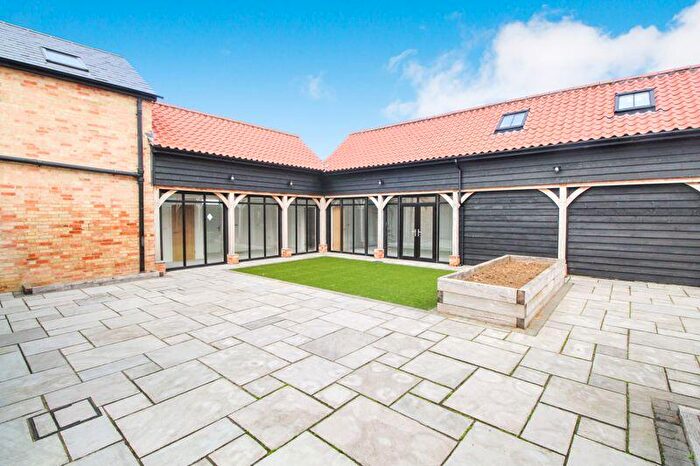 4 Bedroom Barn Conversion For Sale In The Coach House, Barford Road, Blunham, MK44
