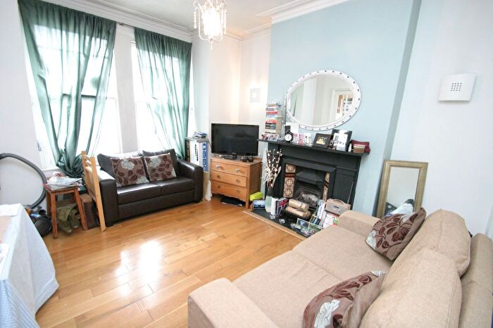 1 Bedroom Flat To Rent In Salvin Road, London, SW15