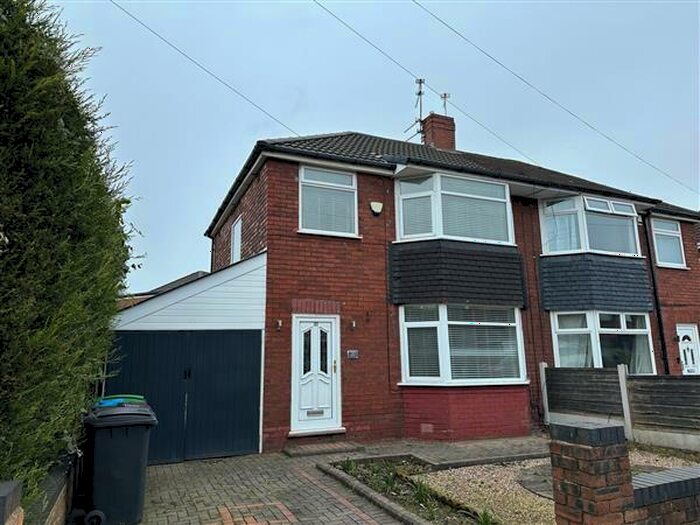 3 Bedroom Semi-Detached House To Rent In Ashton Crescent, Oldham, OL9