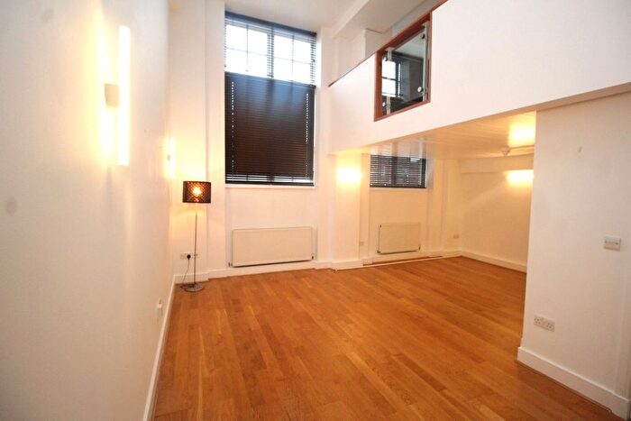 1 Bedroom Flat To Rent In Gammons Lane, Watford, Hertfordshire, WD24
