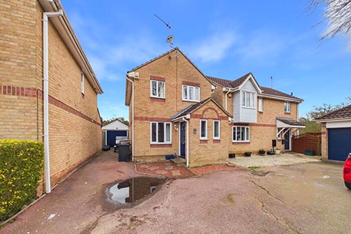 3 Bedroom Detached House For Sale In Friday Wood Green, Colchester, CO2
