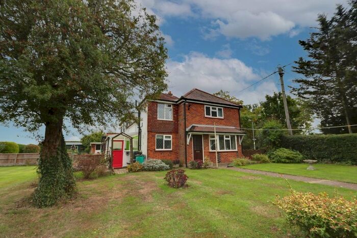 3 Bedroom Semi-Detached House For Sale In Billericay Road, Herongate, Brentwood, CM13