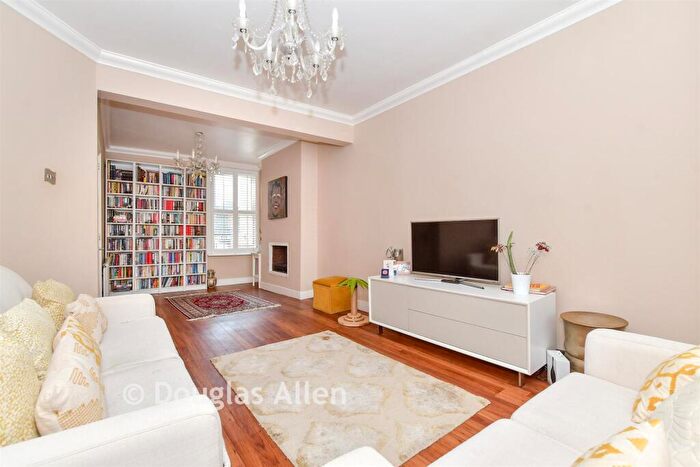 3 Bedroom Semi-Detached House For Sale In Woodford Green, Woodford Green, Essex, IG8