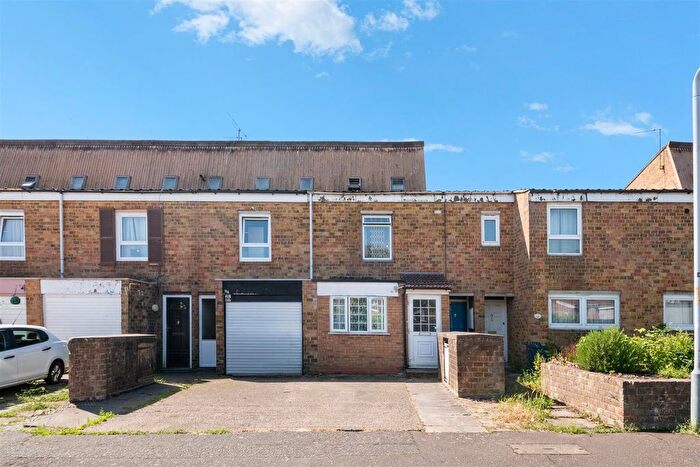 3 Bedroom Town House For Sale In Juniper Way, Hayes, UB3