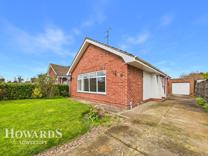 2 Bedroom Detached Bungalow For Sale In Mills Drive, Corton, NR32