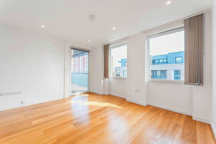 1 Bedroom Flat To Rent In Holman Drive, Ealing, Southall, UB2