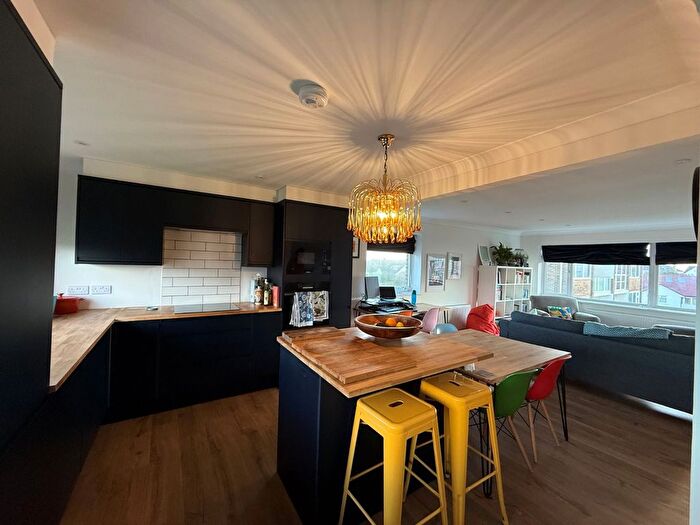 2 Bedroom Flat To Rent In Kings Court, Beach Green, Shoreham, West Sussex, BN43