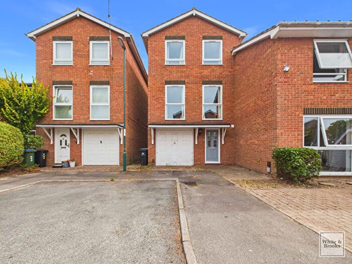 3 Bedroom Semi-Detached House For Sale In Woodend, Bognor Regis, PO21