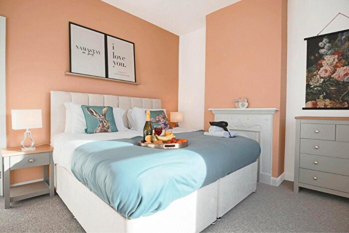 3 Bedroom House To Rent In Lutterworth Road, Northampton, Northamptonshire, NN1