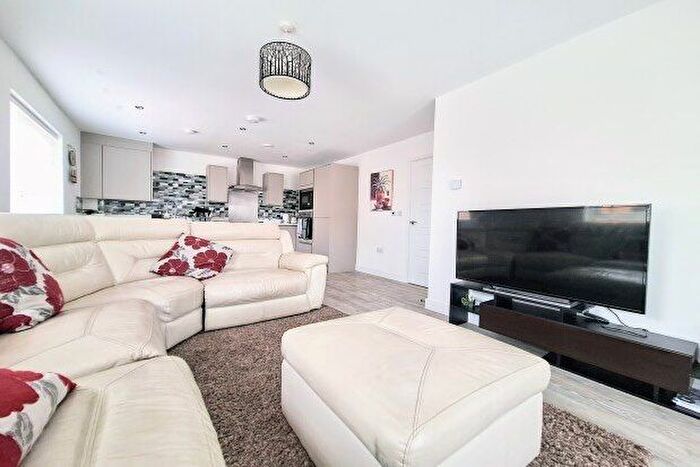 2 Bedroom Flat To Rent In Rixson Road, Swanscombe, DA10