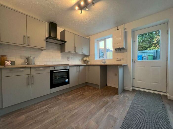 2 Bedroom Town House To Rent In Oakwood Way, Mastin Moor, Chesterfield, S43