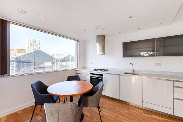 2 Bedroom Flat To Rent In Blackwall Lane, Greenwich, London, SE10