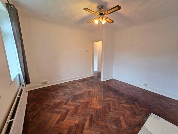 3 Bedroom Terraced House For Sale In Old Road East, Gravesend, DA12