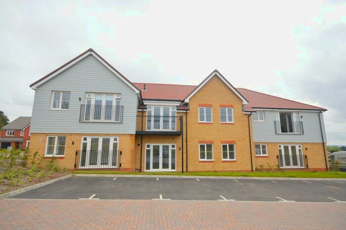 2 Bedroom Flat To Rent In Sinclair Drive, Pulborough, RH20