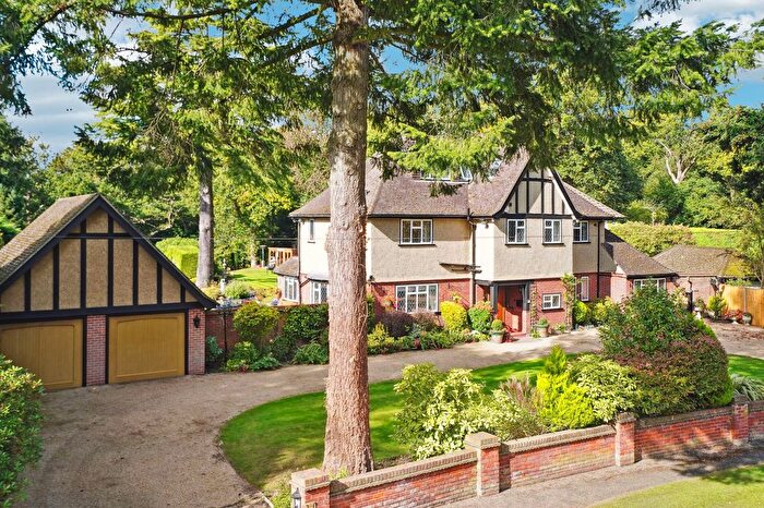 6 Bedroom Detached House For Sale In Copthorne Road, Croxley Green, WD3