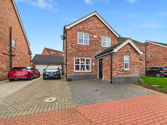 3 Bedroom Semi-Detached House For Sale In Pearleaf Drive, Barton-Upon-Humber, DN18