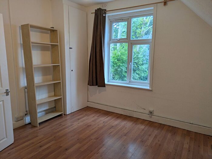 1 Bedroom Flat To Rent In Brentmead Place, Brent Cross, NW11