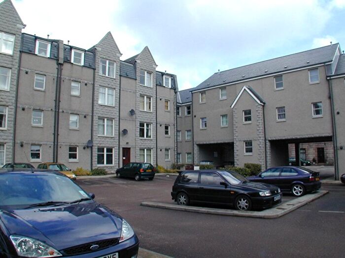 2 Bedroom Flat To Rent In Mountview Gardens, Rosemount, Aberdeen, AB25