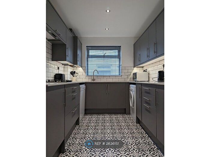 2 Bedroom Flat To Rent In Ingleside Crescent, Lancing, BN15