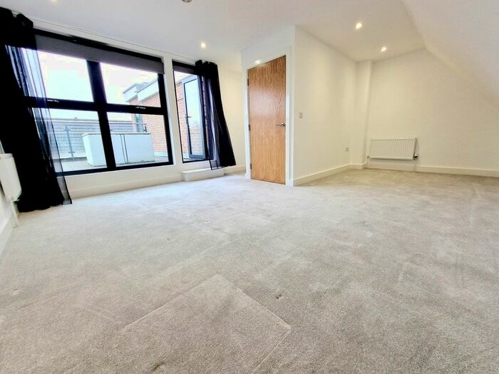 2 Bedroom Flat To Rent In Watling Street, Radlett, WD7