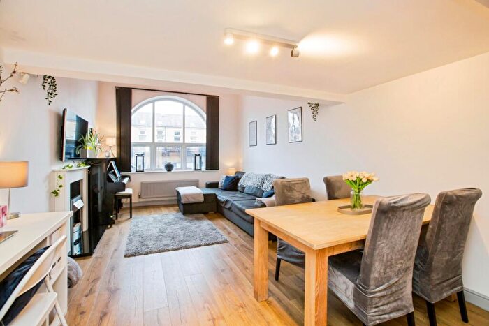 1 Bedroom Apartment For Sale In Whitaker House Apartments, Charlotte Close, Halifax, West Yorkshire, HX1