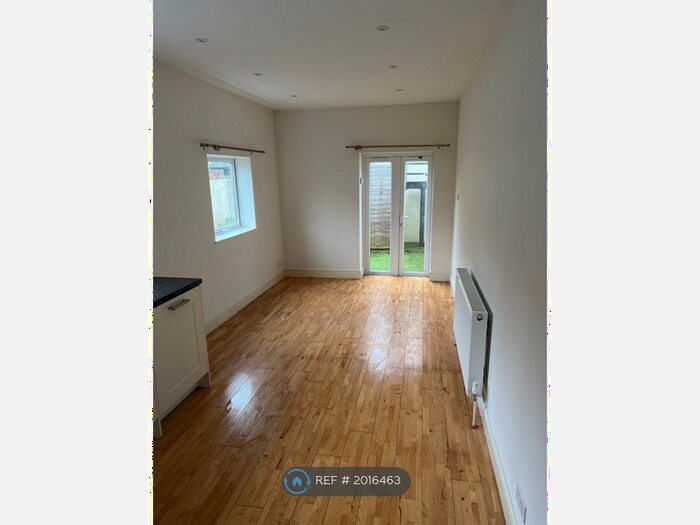 2 Bedroom Flat To Rent In Luckwell Road, Bristol, BS3