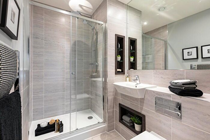 2 Bedroom Apartment For Sale In Suttons Lane, Havering, Hornchurch, RM12