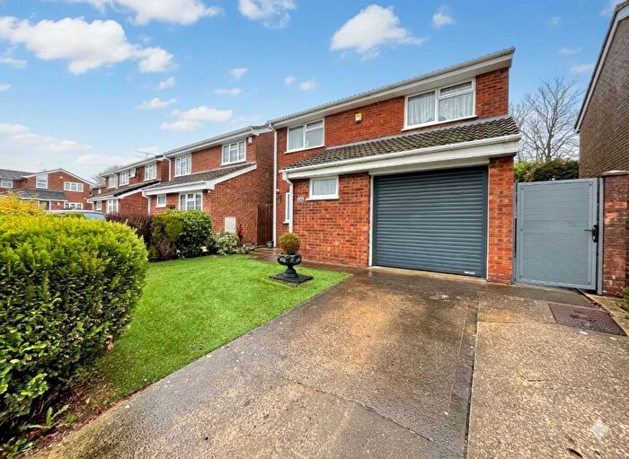 4 Bedroom Detached House For Sale In Buckingham Drive, Luton, Bedfordshire, LU2