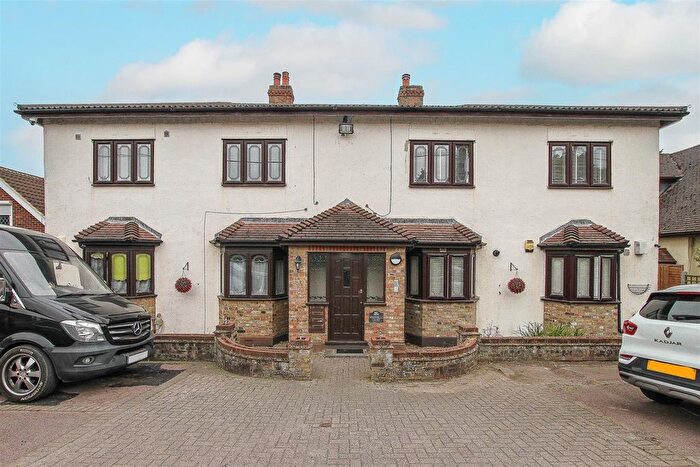 2 Bedroom Flat To Rent In Woodville, Tysea Hill, Romford, RM4
