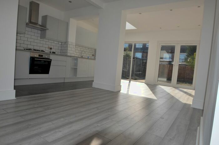 3 Bedroom End Of Terrace House To Rent In Raynton Road, Enfield, EN3