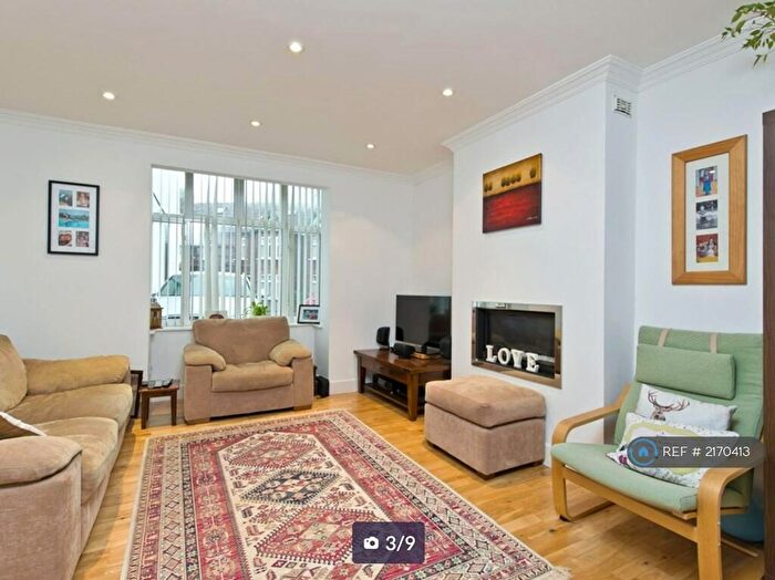 3 Bedroom Detached House To Rent In Adela Avenue, New Malden, KT3