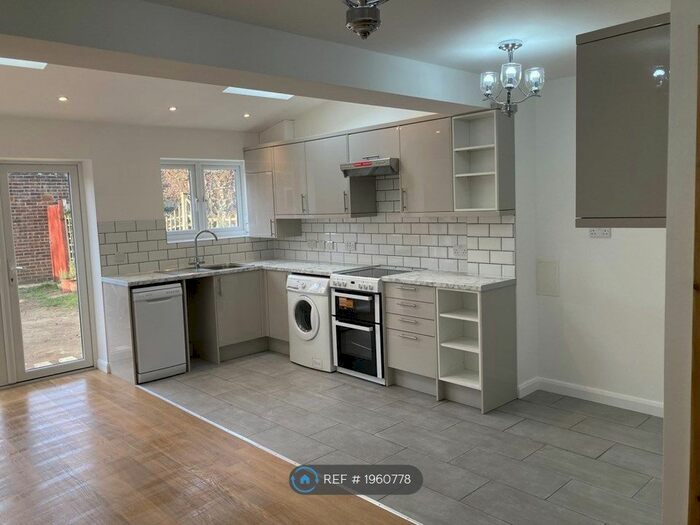 3 Bedroom Terraced House To Rent In Pennyfield, Cobham, KT11