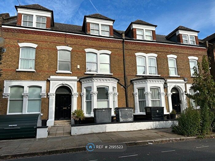 Studio To Rent In Gloucester Drive, London, N4