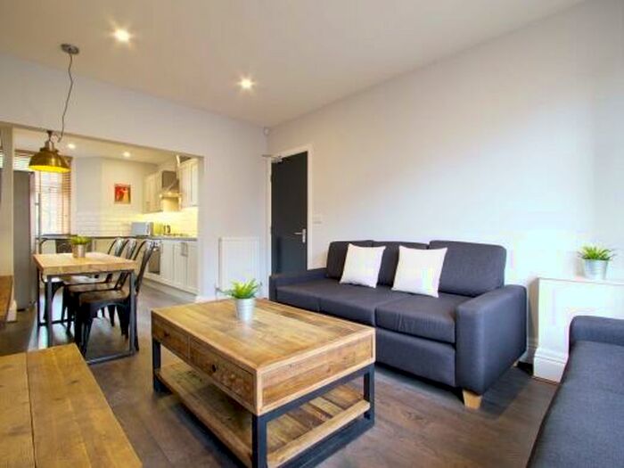 6 Bedroom Terraced House To Rent In Granville Road, Manchester, M14