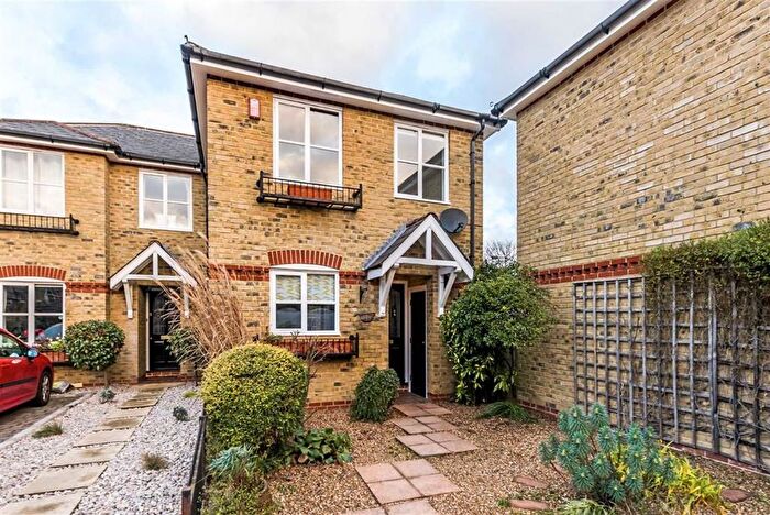 3 Bedroom Property To Rent In Saddlers Mews, St. Johns Road, Hampton Wick, Kingston Upon Thames, KT1