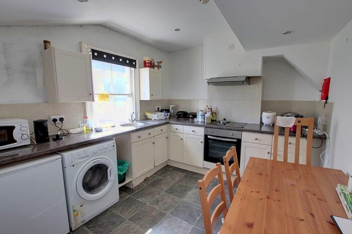 2 Bedroom Flat To Rent In Calton Road, Bath, BA2