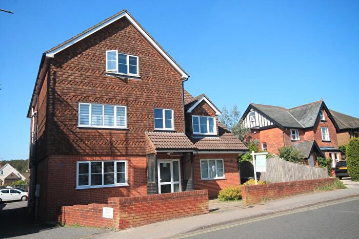 2 Bedroom Apartment For Sale In Grayshott, Centre, GU26