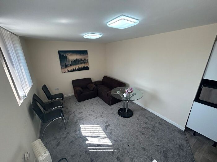 2 Bedroom Flat To Rent In Oystermouth Road, Swansea, SA1