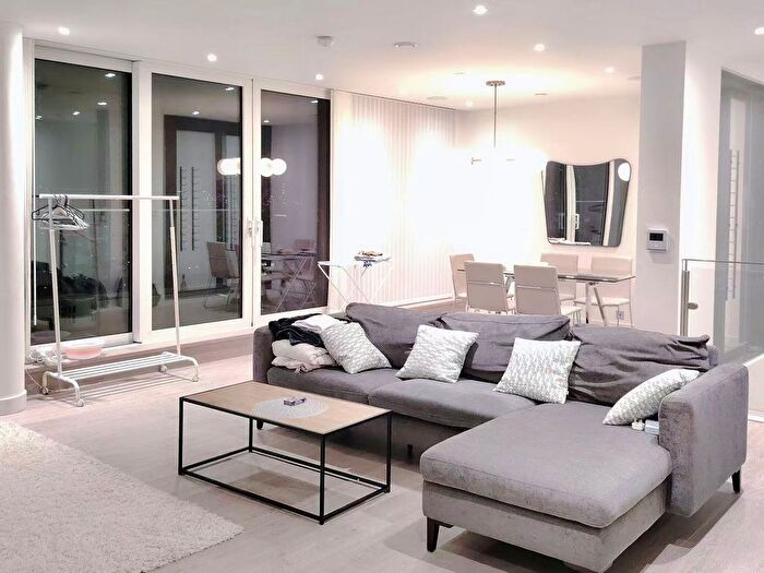 3 Bedroom Flat To Rent In Woodberry Down, London, N4