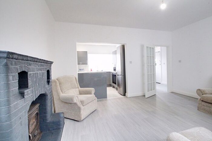 2 Bedroom Detached House To Rent In The Meadway, Cuffley, EN6