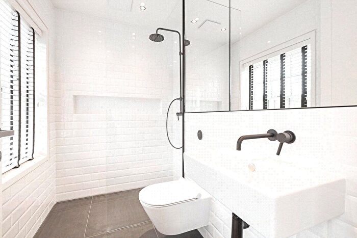 3 Bedroom Flat To Rent In Portobello Road, Notting Hill, W11