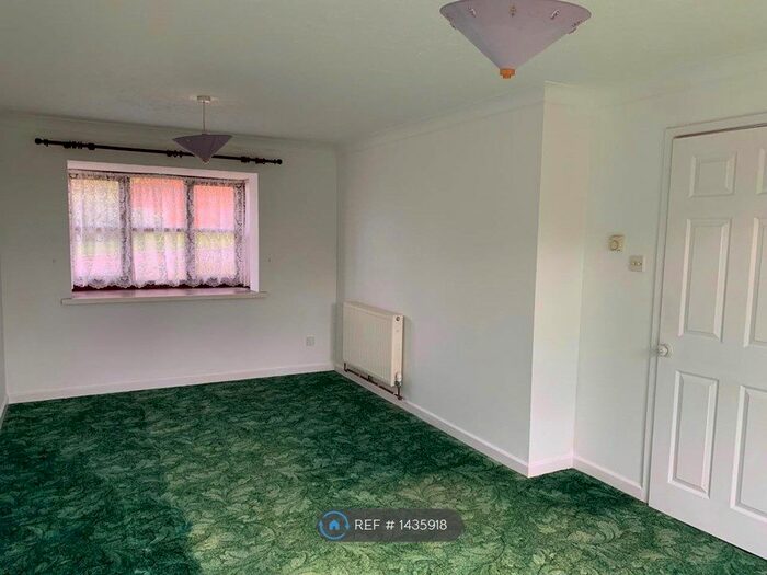 2 Bedroom Detached House To Rent In Avranches Avenue, Crediton, EX17