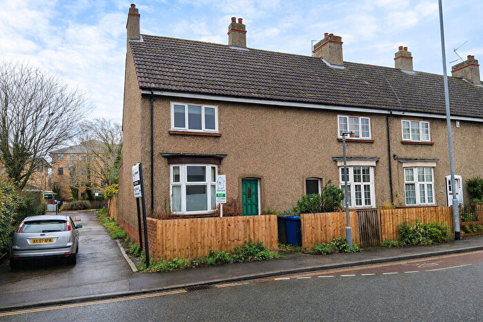 2 Bedroom End Of Terrace House For Sale In Victoria Road, Cambridge, CB4
